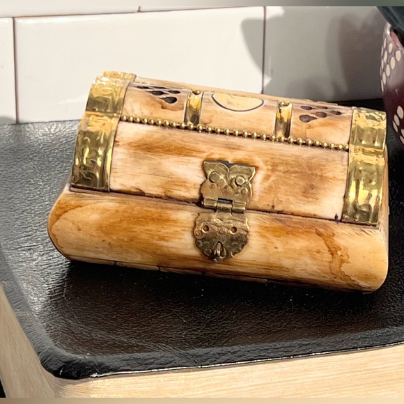 Vintage Camel Bone Brass Trinket Box India Jewelry Box Velvet Interior - Picture 1 of 7